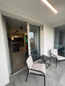 Sunny Crane Apartment