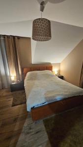 Domki i dom w sadzie Stegna z podgrzewanym basenem - prywatne jacuzzi przy domu