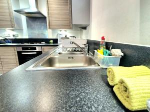 Explore London: 2 Bedroom House in Wood Green