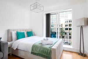 City 2BR Near Thames & Bank