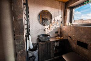 Panorama Glass Lodge WEST