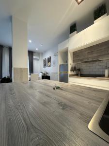 Junto al Paseo de la Castellana y Bernabéu, 6 pax