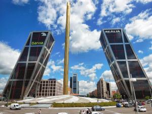 Junto al Paseo de la Castellana y Bernabéu, 6 pax