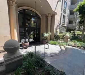 LA Koreatown Nest House - Modern, Free Parking, Pool and Sauna, No Cleaning Fee