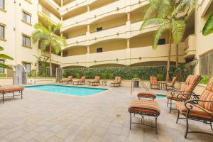 LA Koreatown Nest House - Modern, Free Parking, Pool and Sauna, No Cleaning Fee