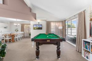 Seanna Blue: Relax & Indulge on the Canal