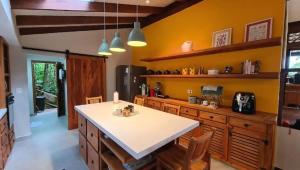 Maresias Casa de campo na praia cercada de verde!