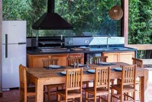 Maresias Casa de campo na praia cercada de verde!