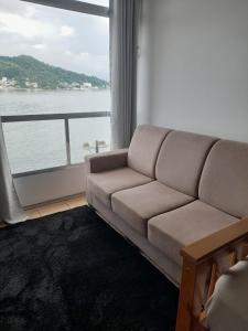 Apt pé na areia vista mar