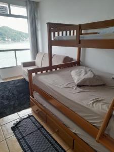 Apt pé na areia vista mar