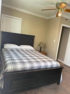 CULVER STUDIO SUITE Full kitchen private gated yard Arts Roosevelt row ASU convention ctr stadiums airport Downtown Phx