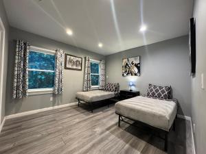 Spacious 3 bedroom unit with backyard and parking just 10 minutes from Rodeo Dr and attractions!