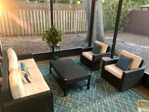 Pet-Friendly Home - 5 Min Walk to Beach, Office, Lanai