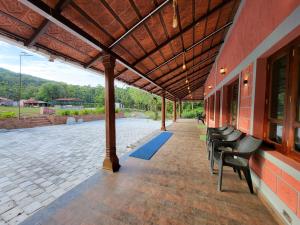 Sirimane Homestay - Swimming Pool, Food, Near to Falls & Trek