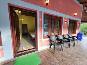 Sirimane Homestay - Swimming Pool, Food, Near to Falls & Trek