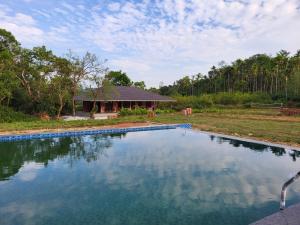 Sirimane Homestay - Swimming Pool, Food, Near to Falls & Trek