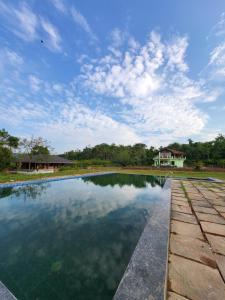 Sirimane Homestay - Swimming Pool, Food, Near to Falls & Trek