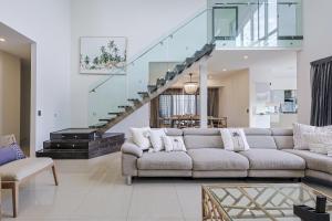 Luxury Riverfront Home on the Gorgeous Gold Coast