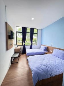 RTS - BluLake Guesthouse Tasik Biru Bau