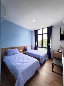 RTS - BluLake Guesthouse Tasik Biru Bau