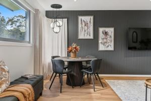 Tidal Moon - Peaceful, designer studio escape