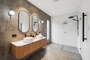 Tidal Moon - Peaceful, designer studio escape