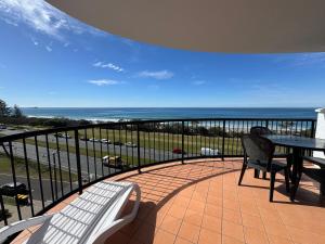 Absolute Beachfront Penthouse with Exclusive Rooftop - 4hvězdičkové hotely ve městě Alexandra Headland