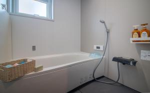 新屋 JR白石站徒步5分鐘 高速Wi-Fi 廁所x2 浴室x1 可停車2台 徒步可到超市