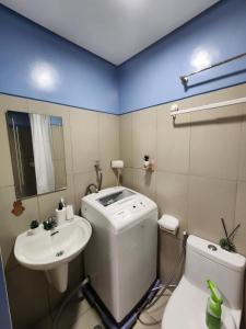 Near World Trade, Star City and MoA - Amazing Breeze