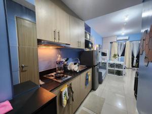 Near World Trade, Star City and MoA - Amazing Breeze