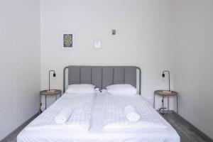 Quiet two-room apartment near the subway and the sea