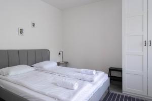 Quiet two-room apartment near the subway and the sea