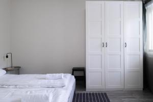 Quiet two-room apartment near the subway and the sea