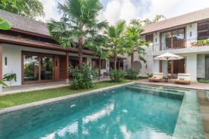 3 BR Barani Villa Tanah Lot with Rice Paddy View & Private Pool
