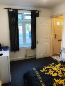 Large Double Room Free Parking
