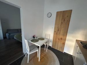 Király 15 Apartman with free parking