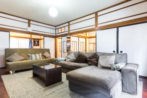 Samurai House - Large Family House, West Shinjuku