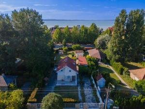 SZL131 Holiday Home with pool