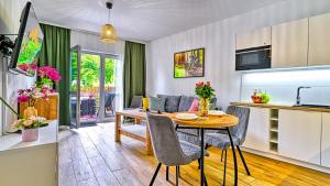 Apartament z prywatnym jacuzzi przy deptaku by Royal Aparts Holiday Mountain Residence