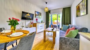 Apartament z prywatnym jacuzzi przy deptaku by Royal Aparts Holiday Mountain Residence