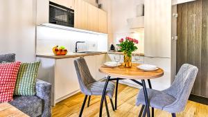 Apartament z prywatnym jacuzzi przy deptaku by Royal Aparts Holiday Mountain Residence