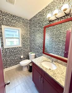 Unique Vivid Modern Home Near DT ATL & Metro Access