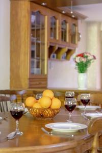 Przytulne Apartamenty w Klimatycznym Domu nad Białką w Otoczeniu Górskich Krajobrazów by Noclegi Renters