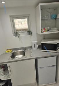 Single Cosy Bedroom in Dartford- Private Entrance for guest