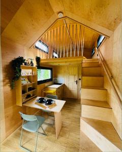 Inova Guesthouse - Comfort Room with Private Bathroom and Access to Shared Facilities