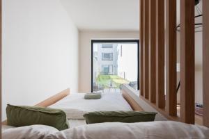 Olive Garden Apartment with Garage