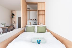 Olive Garden Apartment with Garage