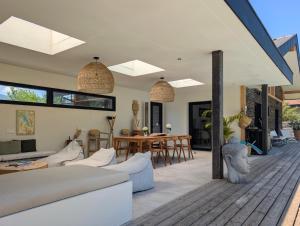 Villas Villa contemporaine avec piscine, vues panoramiques lac & montagnes, climatisation : photos des chambres