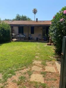 Casa indipendente con giardino - piscina e tennis condominiali tra Orbetello ed Ansedonia