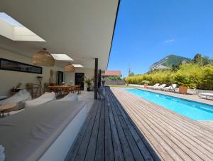 Villas Villa contemporaine avec piscine, vues panoramiques lac & montagnes, climatisation : photos des chambres